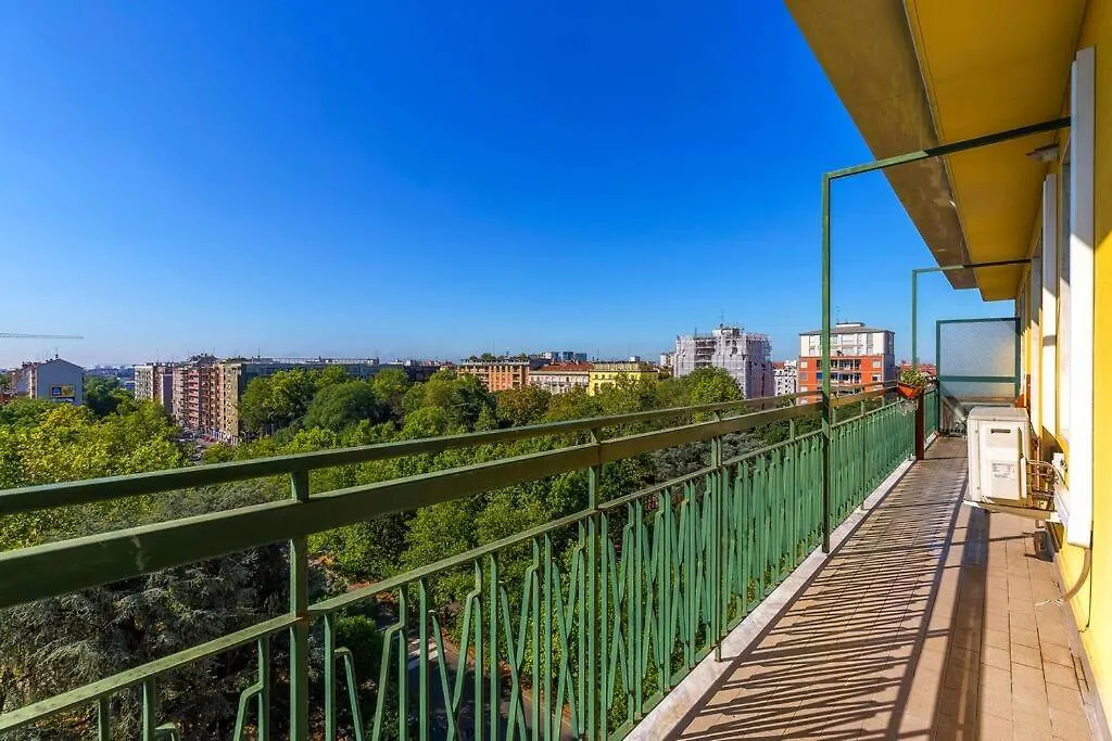 شقة Sunny & Updated Flat With Panoramic City View 50M From M4 Stop ميلان