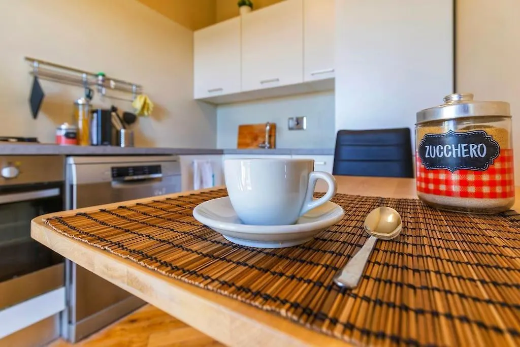 شقة Sunny & Updated Flat With Panoramic City View 50M From M4 Stop ميلان