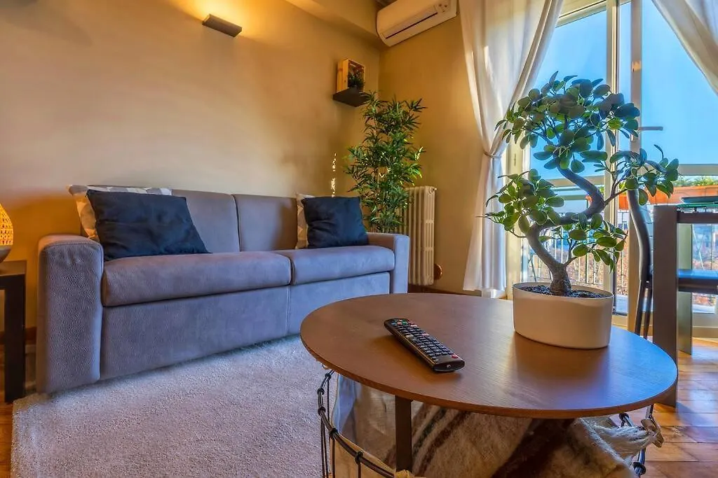 Sunny & Updated Flat With Panoramic City View 50M From M4 Stop ميلان